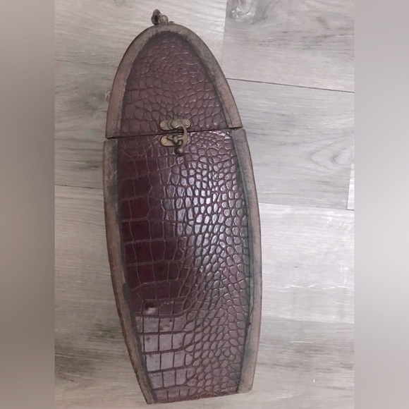 Black Friday Sale! $7 or 3 for $15.00.
Leather Wine Bottle Holder - Picture 1 of 6